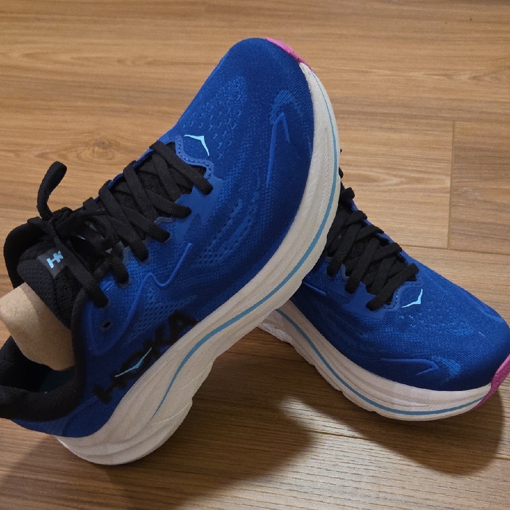 Women's Hoka Clifton 10, Size 7.5 Wide